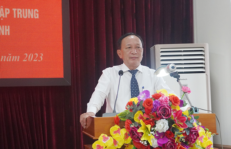  Đồng chí Phó Bí thư Thường trực Tỉnh ủy Trần Hải Châu phát biểu chỉ đạo tại lễ bế giảng khóa học.