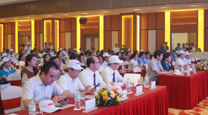 Các đại biểu tham dự Lễ phát động Chương trình “Tháng 5 đo huyết áp” tại Quảng Bình.