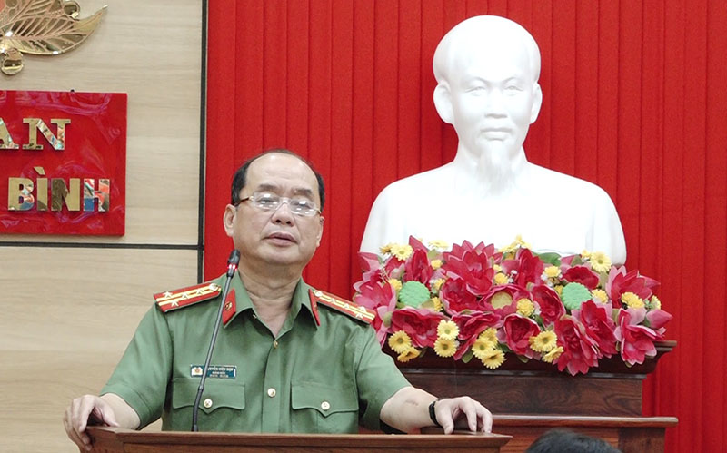 Đại tá Nguyễn Hữu Hợp, Giám đốc Công an tỉnh phát biểu chỉ đạo tại hội nghị triển khai “Tháng hành động phòng, chống ma túy” năm 2023.