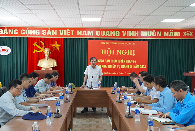 Đồng chí Phó Chủ tịch Thường trực UBND tỉnh Đoàn Ngọc Lâm phát biểu chỉ đạo tại cuộc làm việc với lãnh đạo UBND huyện, Ban Quản lý dự án đường Hồ Chí Minh và các xã liên quan.