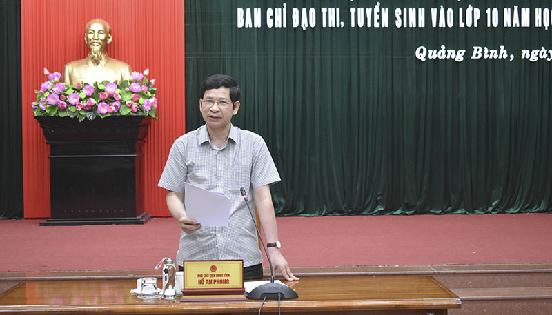 Đồng chí Phó Chủ tịch UBND tỉnh Hồ An Phong phát biểu chỉ đạo hội nghị