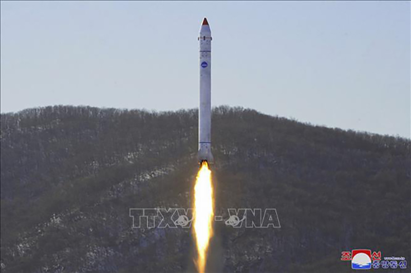 Hình ảnh do Hãng thông tấn Triều Tiên (KCNA) đăng phát ngày 19/12/2022 về vụ phóng thử tên lửa mang vệ tinh thực nghiệm tại bãi phóng vệ tinh Sohae ở Tongchang-ri. Ảnh: AFP/TTXVN