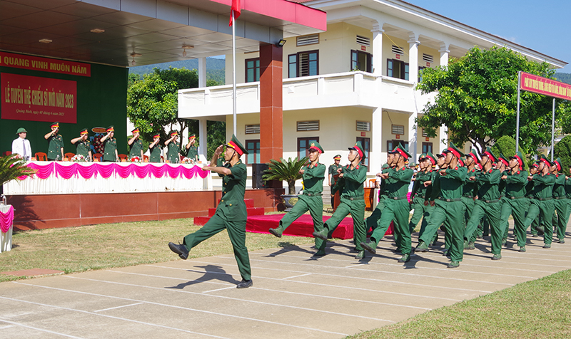 Thực hành diễu duyệt đội ngũ biểu dương lực lượng sau lễ Tuyên thệ.