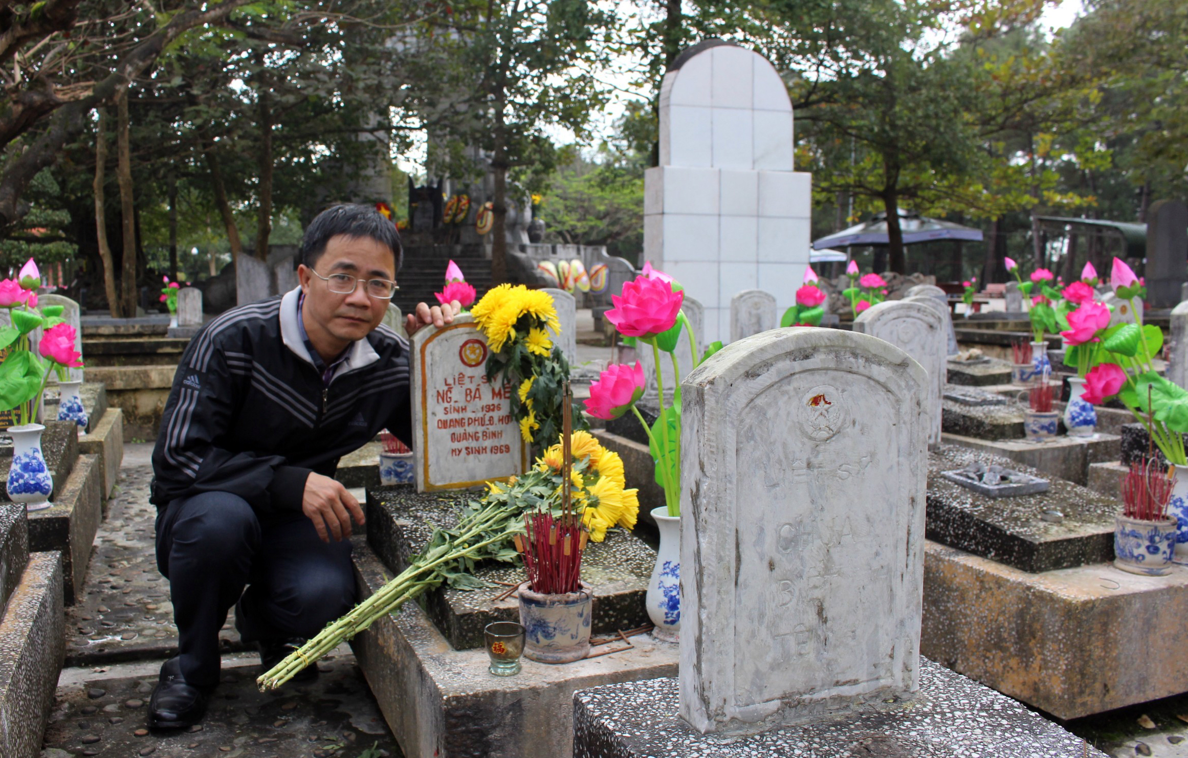Phần mộ liệt sỹ Nguyễn Bá Mễ tại Nghĩa trang liệt sỹ quốc gia Trường Sơn trước đây gia đình anh Nguyễn Văn Ước “nhận” thờ phụng thông qua ngoại cảm.