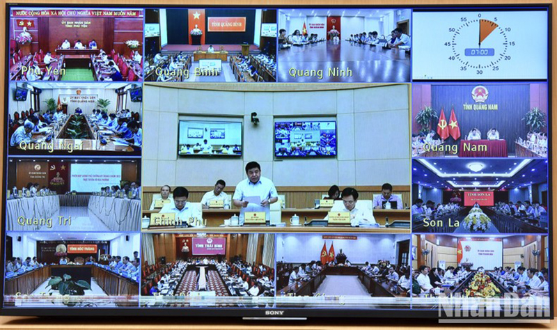 Phiên họp Chính phủ thường kỳ tháng 5 được truyền trực tuyến tới trụ sở Ủy ban nhân dân các tỉnh, thành phố trực thuộc Trung ương (Ảnh: TRẦN HẢI)