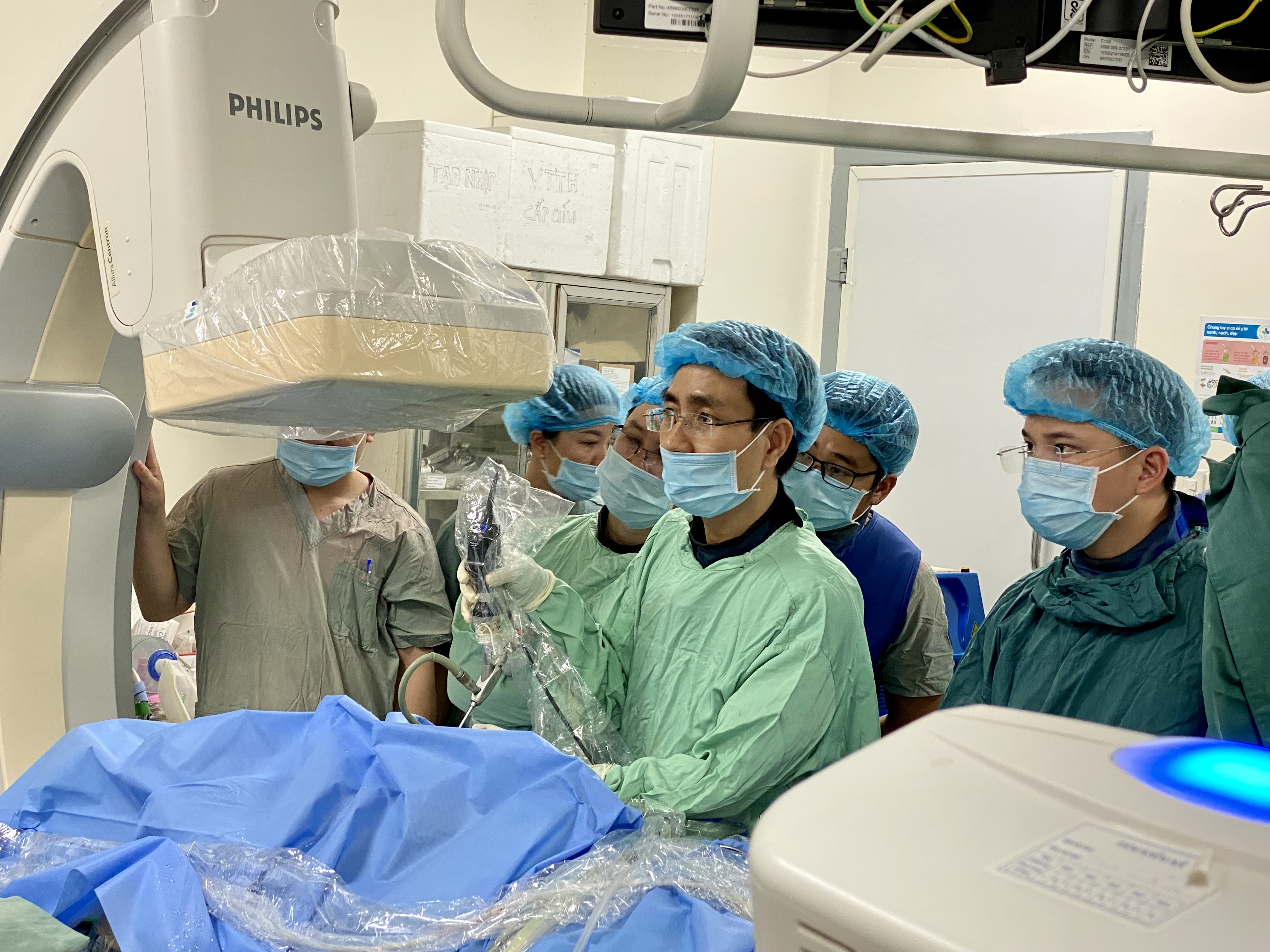 Bệnh viện hữu nghị Việt Nam-Cuba Đồng Hới kết hợp với các bác sỹ Trường đại học Y Hà Nội triển khai thành công kỹ thuật tán sỏi mật qua da