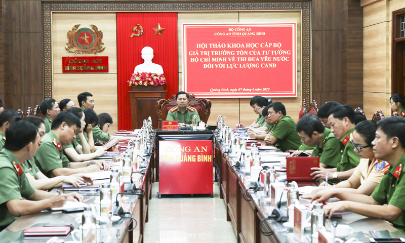  Chú ảnh: 1- Các đại biểu dự hội thảo tại điểm cầu Công an tỉnh Quảng Bình