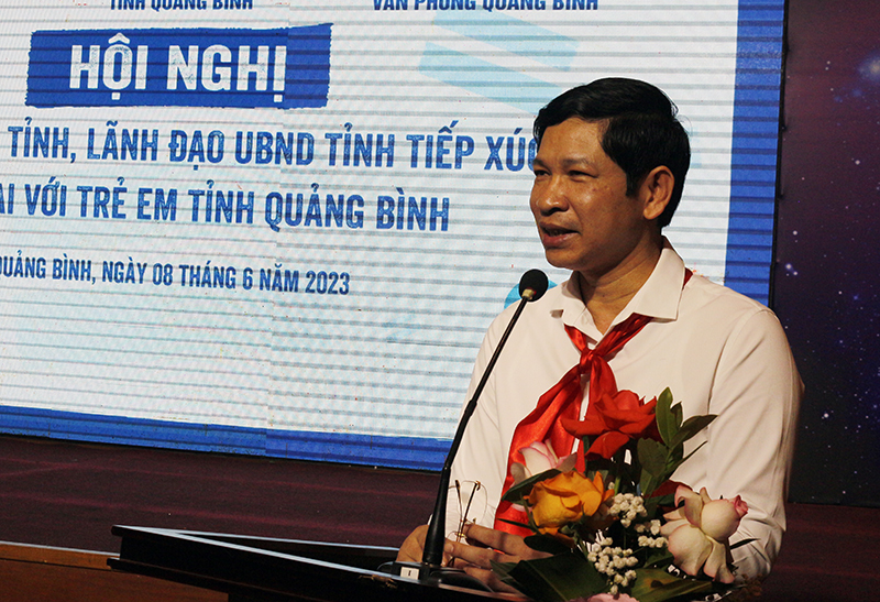 Đồng chí Phó Chủ tịch UBND tỉnh Hồ An Phong phát biểu ý kiến tại hội nghị.