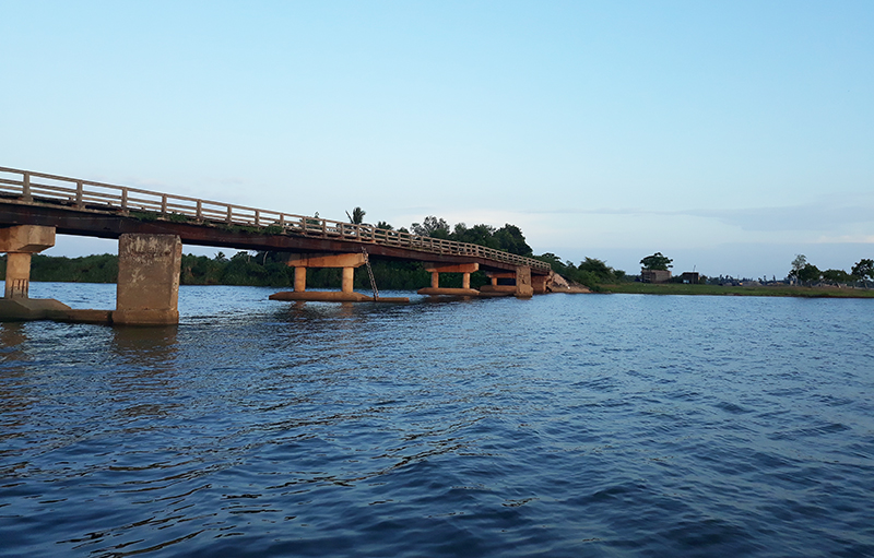 Cầu Quán Hàu cũ-khu vực có phà Quán Hàu là  