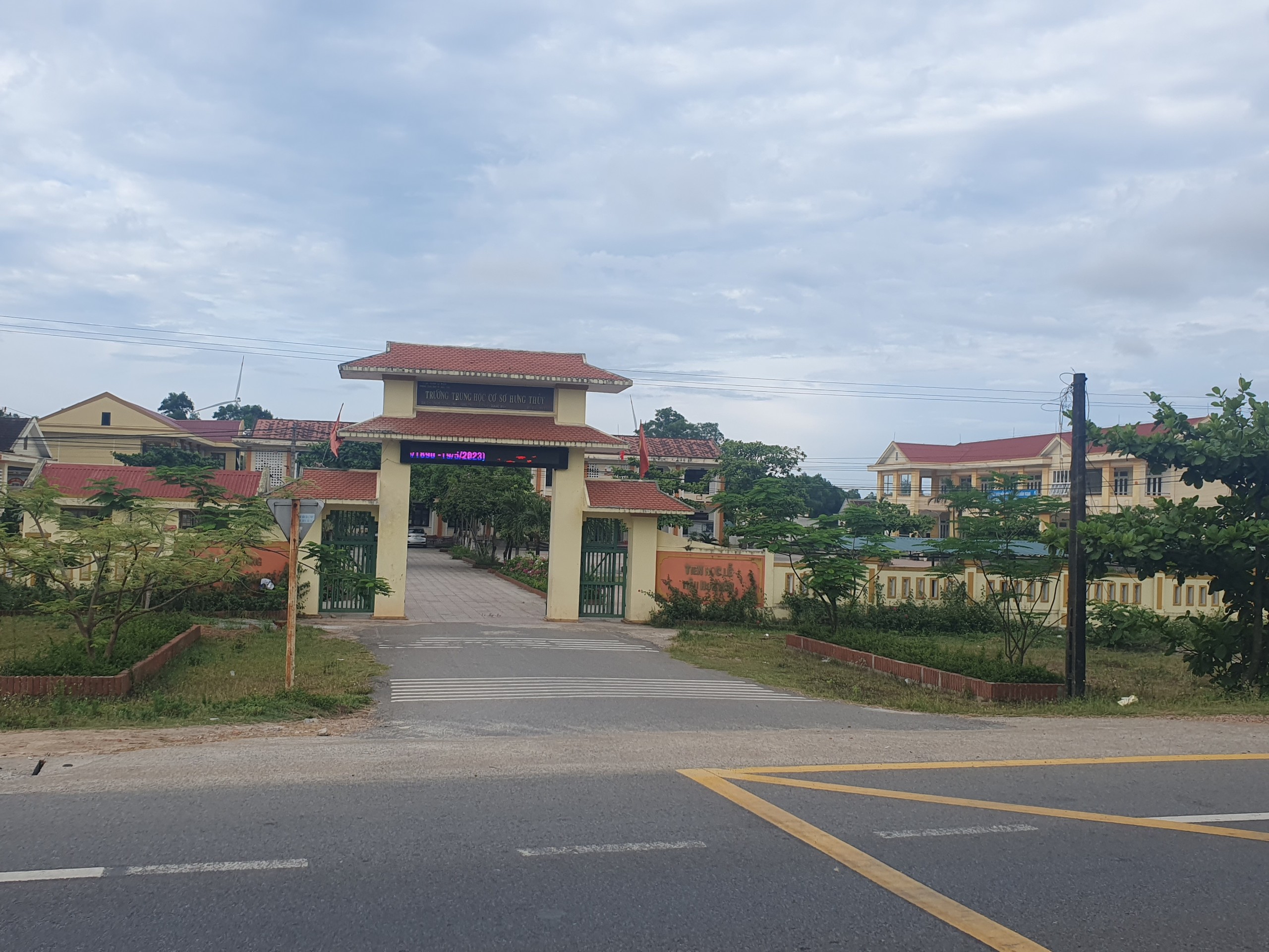 Trường THCS Hưng Thủy nơi xảy ra vụ bạo lực học đường.
