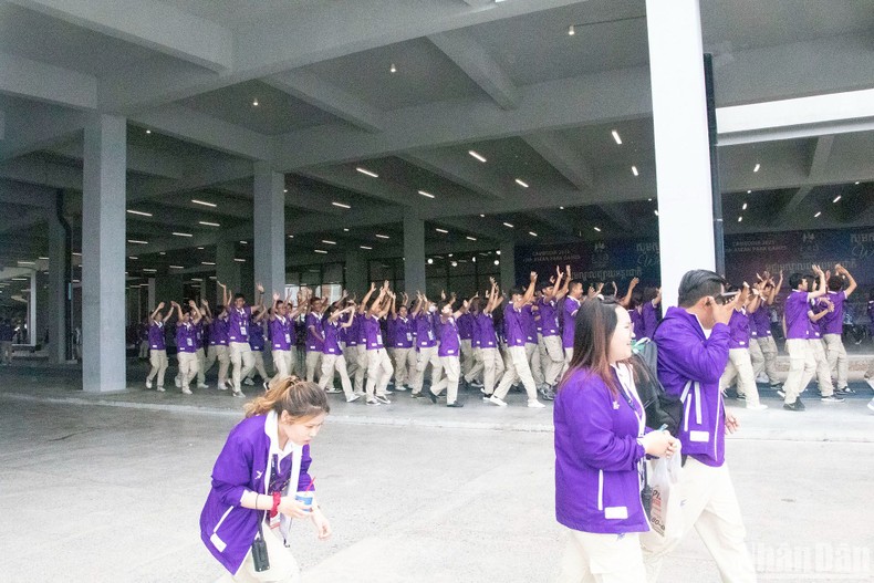 Hàng trăm tình nguyện viên góp phần vào thành công của ASEAN Para Games 12.