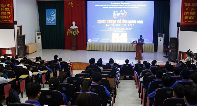 Toàn cảnh lễ khai mạc. 