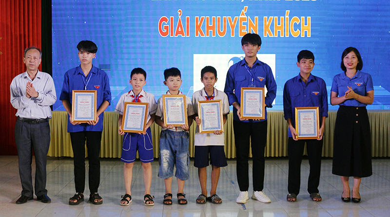 Các thí sinh đoạt giải khuyến khích.
