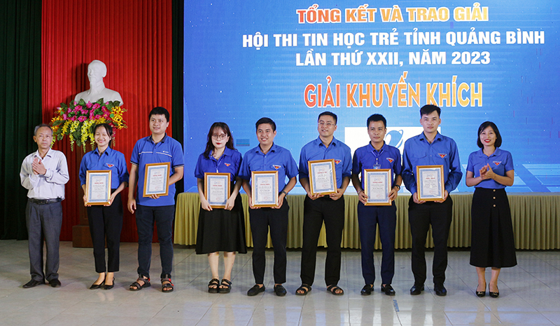 Các thí sinh đoạt giải khuyến khích thuộc khối cán bộ, công chức, viên chức, người lao động trẻ.