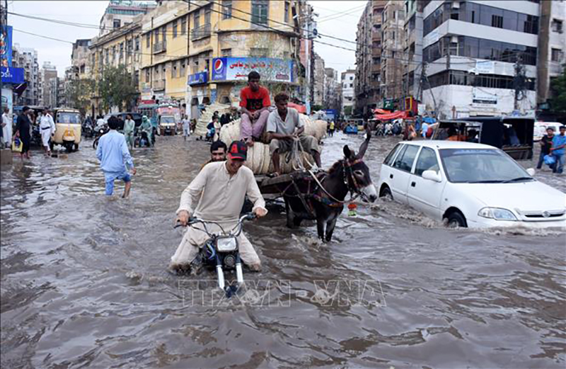 Cảnh ngập lụt tại thành phố Karachi, Pakistan ngày 9/7/2022. Ảnh tư liệu: THX/TTXVN