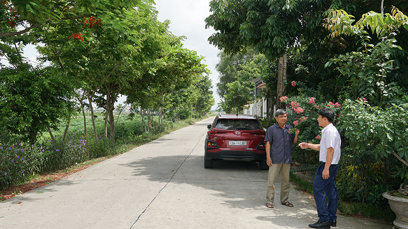 Những tuyến đường giao thông nông thôn thoáng đãng, “xanh-sạch-đẹp” ở thôn Hà Thiệp nhờ sự chung tay, đóng góp của nhân dân.