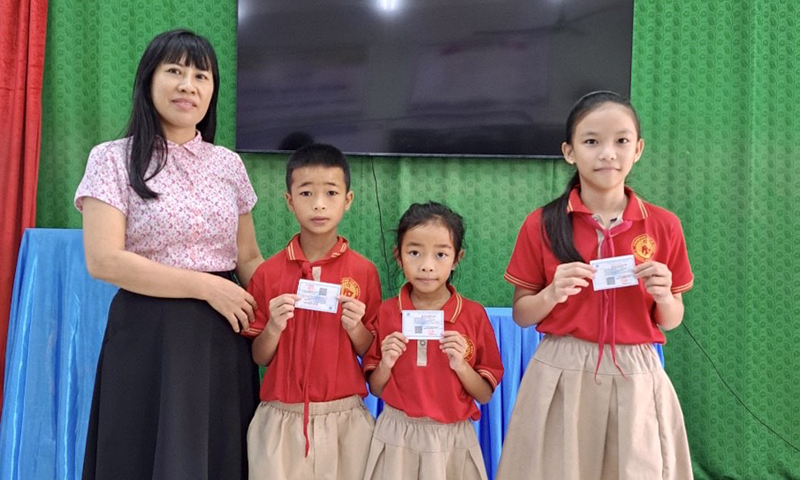 Trường tiểu học Quảng Minh B tích cực kêu gọi các tổ chức, cá nhân hảo tâm hỗ trợ mua thẻ BHYT cho những HS có hoàn cảnh khó khăn.