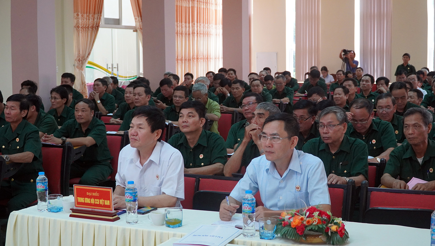 Lãnh đạo Trung ương Hội CCB Việt Bam và Hội CCB tỉnh cùng các học viên dự hội nghị