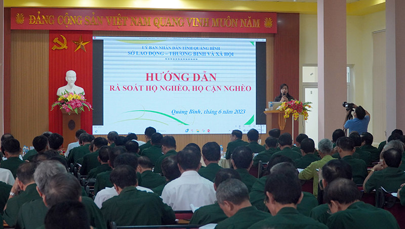 Học viên được hướng dẫn rà soát hộ nghèo, hộ cận nghèo