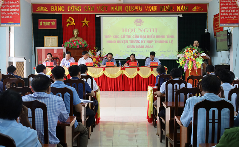 Toàn cảnh buổi tiếp xúc cử tri.