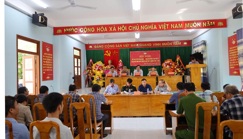 Quang cảnh buổi tiếp xúc cử tri tại huyện Minh Hóa ngày 13/6/2023.