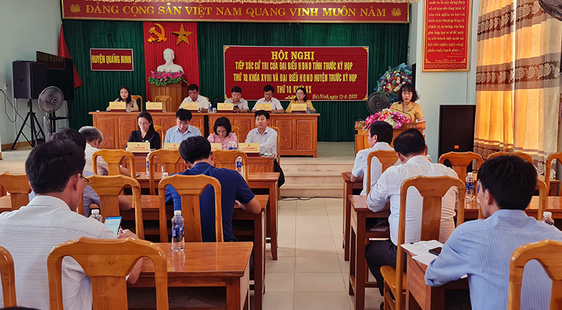 Cử tri huyện Quảng Ninh bày tỏ tâm tư, nguyện vọng.