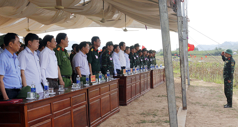Các đại biểu tham gia diễn tập thực binh.