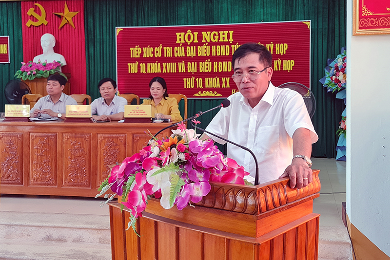Đồng chí Phó Chủ tịch Thường trực UBND tỉnh Đoàn Ngọc Lâm tiếp thu, trao đổi về các kiến nghị của cử tri huyện Quảng Ninh.
