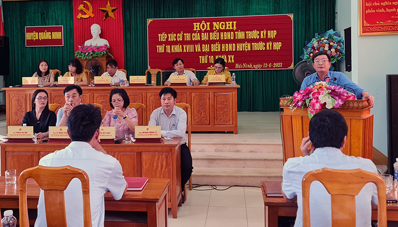 Cử tri huyện Quảng Ninh bày tỏ tâm tư, nguyện vọng.
