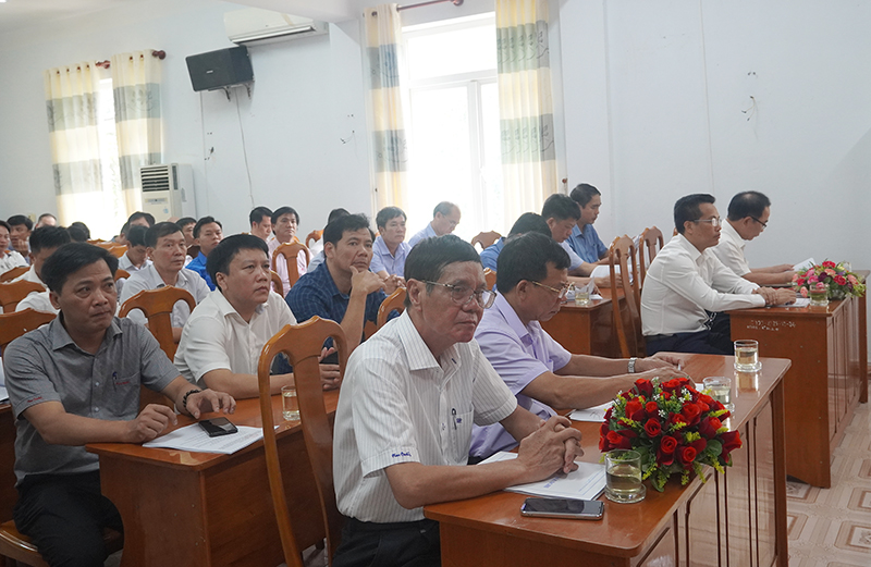Các đại biểu tham dự tại hội nghị.
