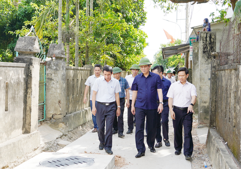 Đồng chí Chủ tịch UBND tỉnh Trần Thắng kiểm tra Dự án Khu lưu niệm Đại tướng Võ Nguyên Giáp.