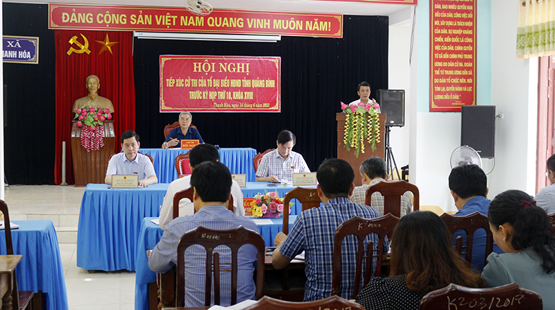 đại diện tổ đại biểu HĐND tỉnh đã báo cáo với cử tri về kết quả thực hiện nhiệm vụ phát triển kinh tế-xã hội (KT-XH), an ninh-quốc phòng trên địa bàn tỉnh