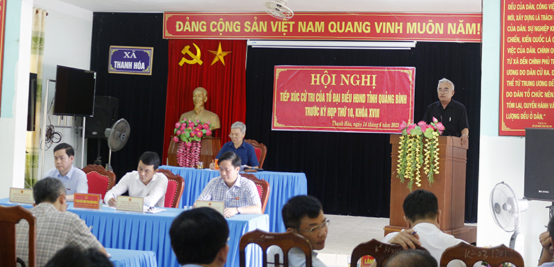 Cử tri huyện Tuyên Hóa nêu ý kiến, kiến nghị.