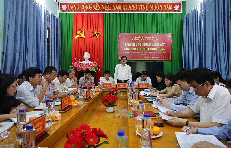 Toàn cảnh buổi làm việc.