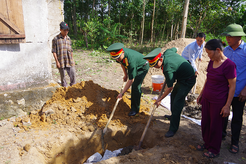 Khởi công xây dựng nhà tình nghĩa cho gia đình bà Trần Thị Thu Hà.