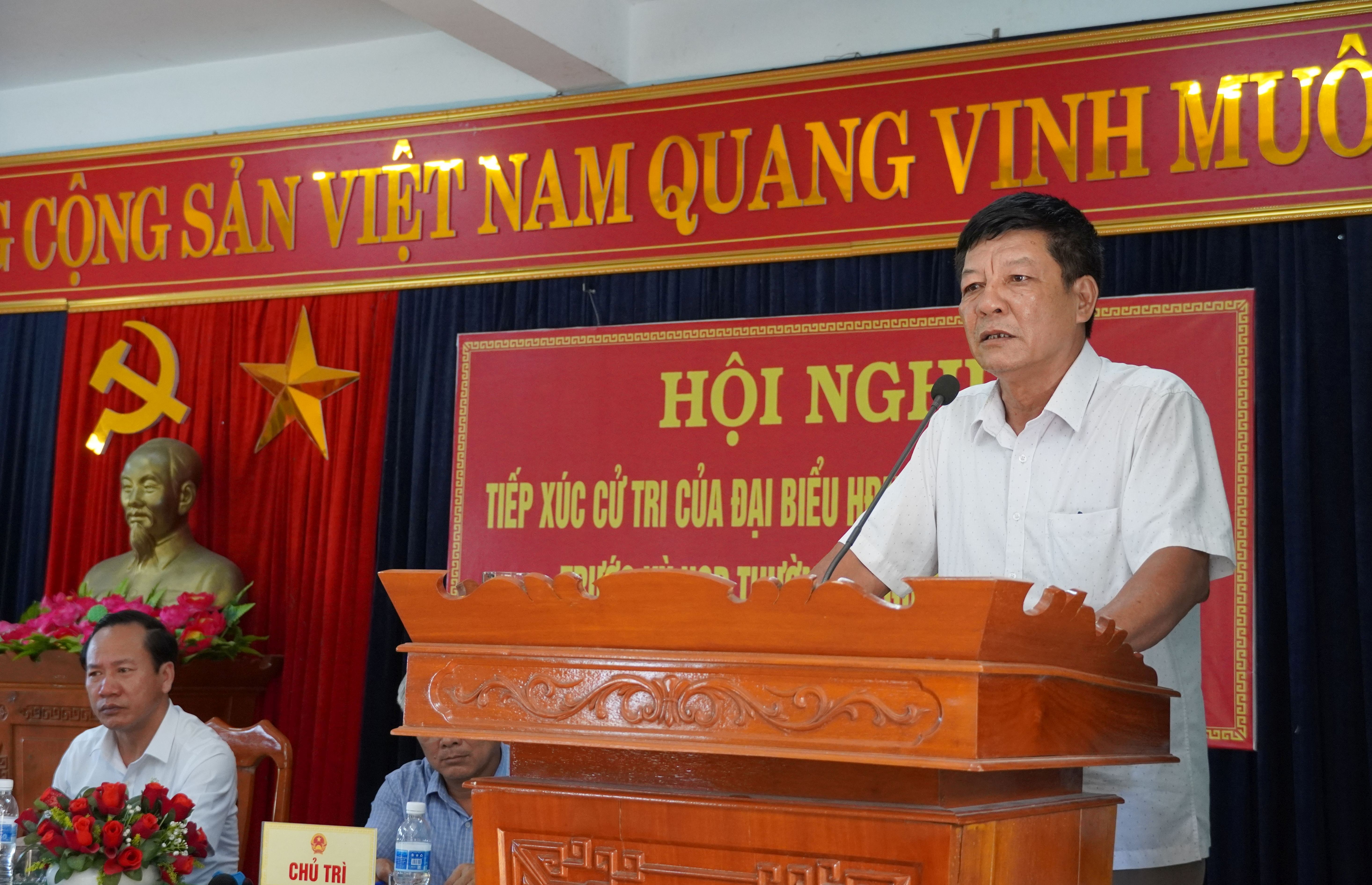 Cử trì bày tỏ tâm tư, nguyện vọng tại buổi tiếp xúc cử tri.