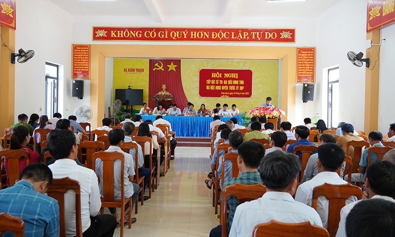 Toàn cảnh buổi tiếp xúc cử tri.