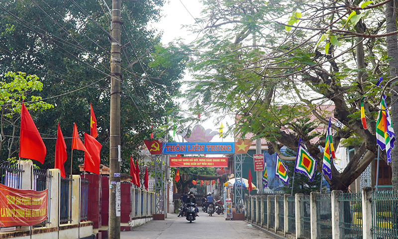 Đời sống vật chất và tinh thần người dân ngày càng khởi sắc (thôn Liên Trung, xã Cảnh Dương, huyện Quảng Trạch).