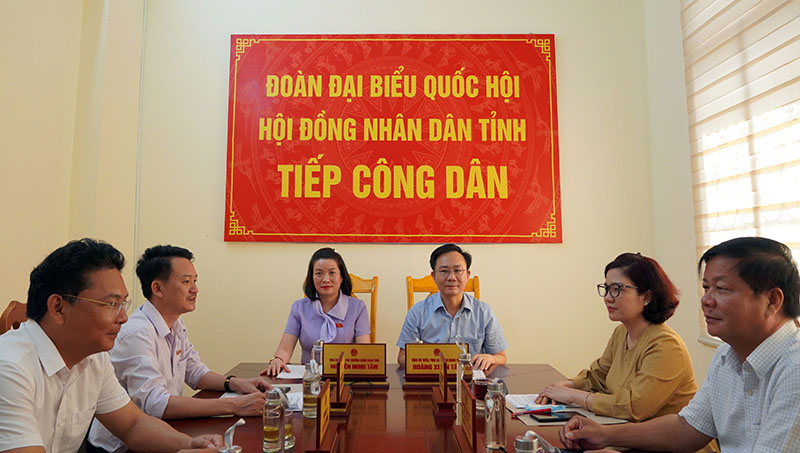 Các đồng chí lãnh đạo Đoàn ĐBQH và HĐND tỉnh chủ trì phiên tiếp công dân thường kỳ tháng 6