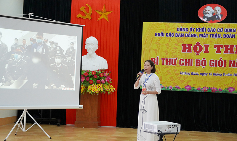 Thí sinh tham gia phần thi thuyết trình.