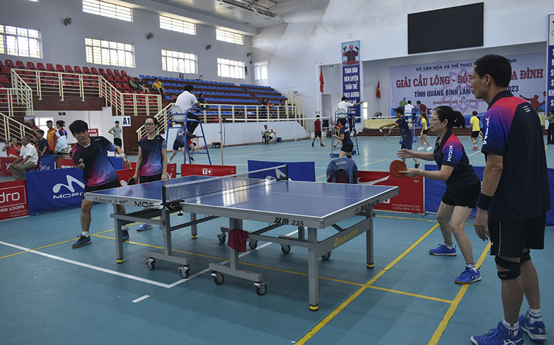 Các vận động viên tranh tài sau lễ khai mạc
