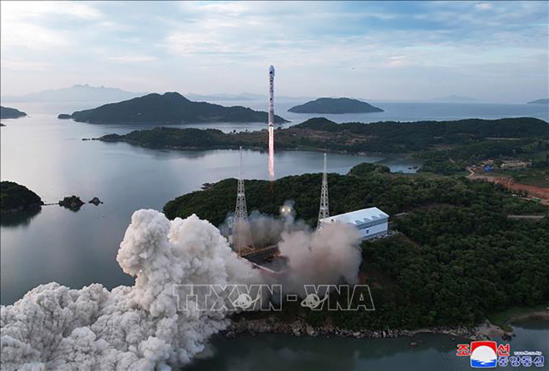 Hình ảnh do Hãng thông tấn Trung ương Triều Tiên KCNA đăng phát ngày 1/6/2023 về vụ phóng tên lửa đẩy kiểu mới