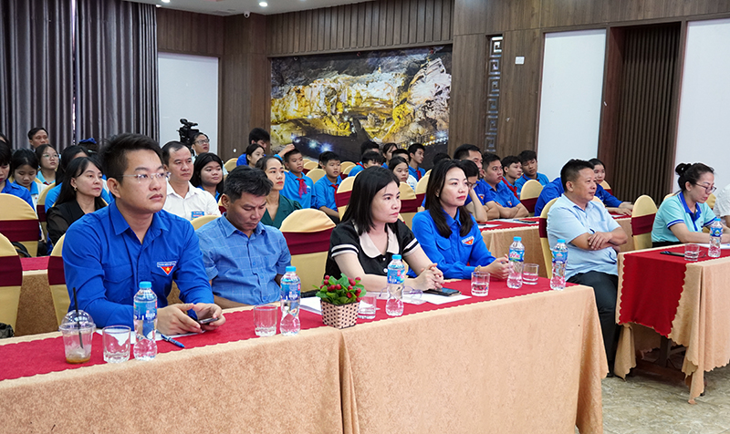 Các đại biểu dự hội nghị.