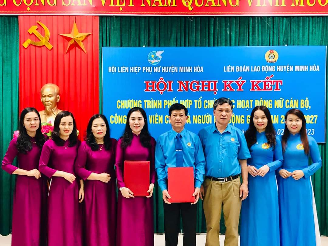 Liên đoàn Lao động huyện và Hội Liên hiệp Phụ nữ huyện Minh Hóa ký kết chương trình phối hợp.