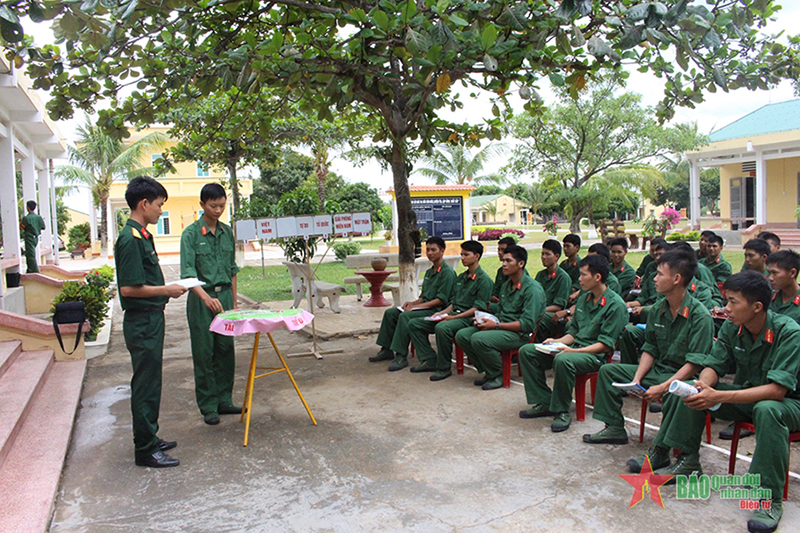 Thông qua hoạt các hoạt động lồng ghép giáo dục truyền thống cho bộ đội.