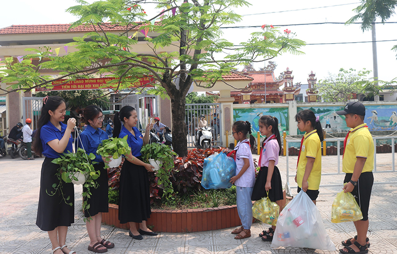 Thành đoàn Đồng Hới với mô hình “Thiếu nhi Đồng Hới chăm ngoan học  giỏi, làm nghìn việc tốt, xứng danh cháu ngoan Bác Hồ”.