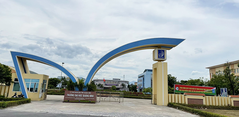 Trường đại học Quảng Bình, trung tâm đào tạo nguồn nhân lực trọng điểm của tỉnh.