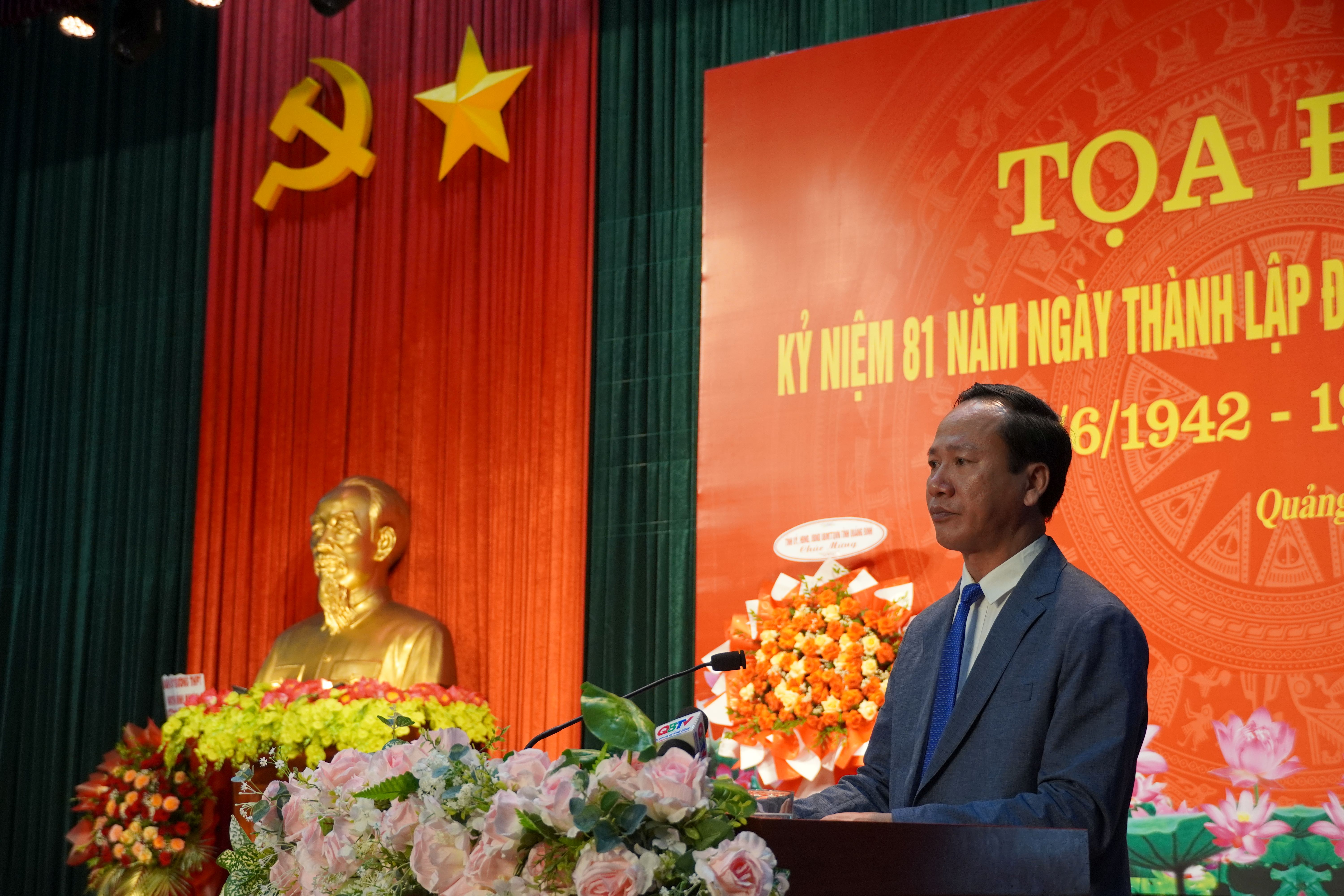 Đồng chí Bí thư Huyện ủy Quảng Trạch Nguyễn Xuân Đạt đọc diễn văn tại buổi tọa đàm.