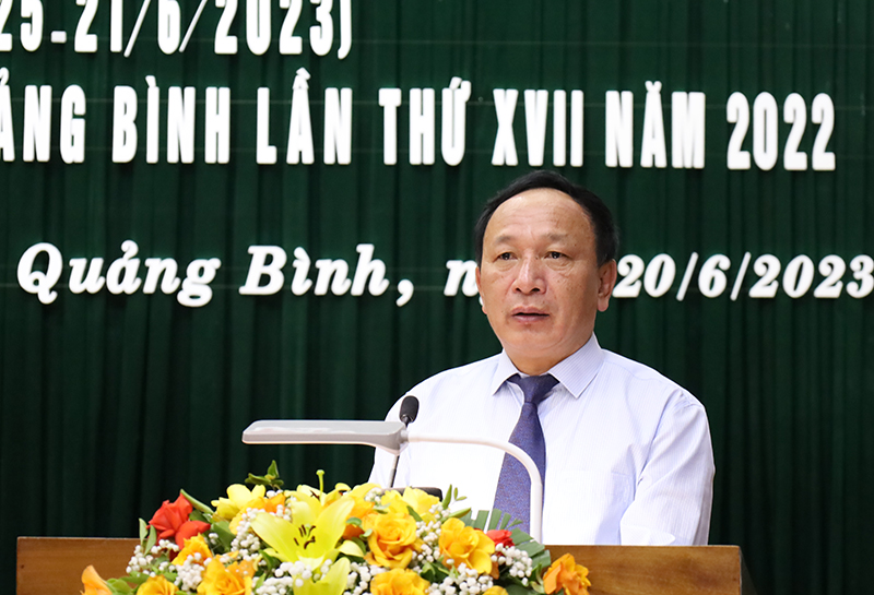Đồng chí Phó Bí thư Thường trực Tỉnh ủy Trần Hải Châu phát biểu chúc mừng đến đội ngũ những người làm báo tỉnh. 