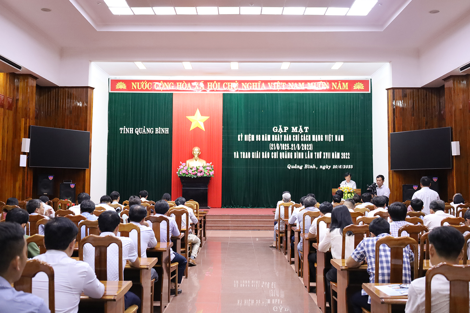 Toàn cảnh buổi lễ.